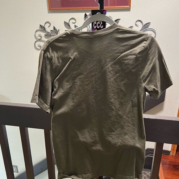 Katy Nicole Olive Green T-Shirt with Red Floral Design Medium #355 - Picture 4 of 5